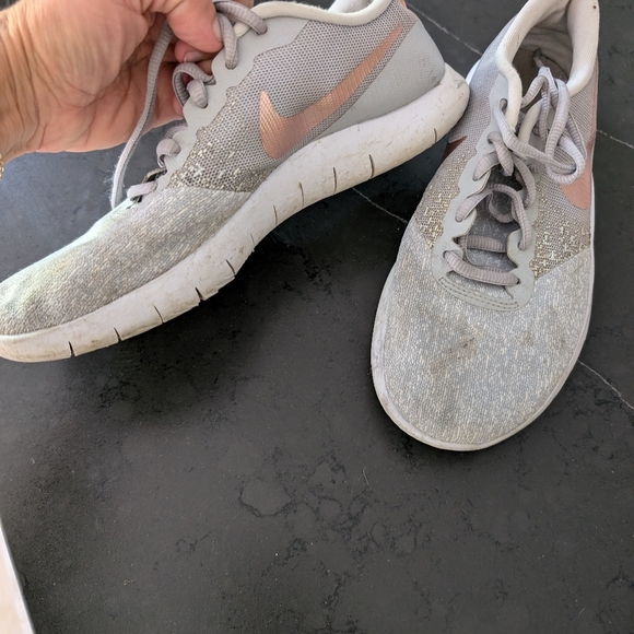 Nike Tennis Shoes - Picture 2 of 3